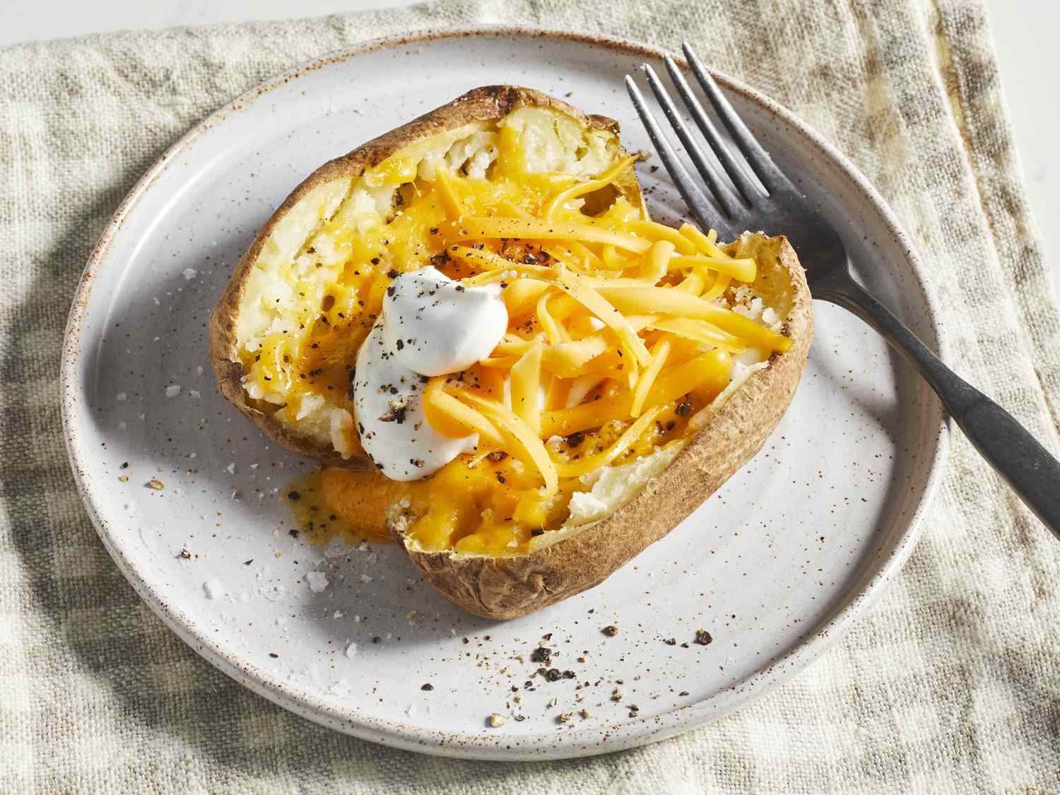 The Best Way To Microwave A Baked Potato Without Losing Flavor