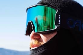 5 Reasons Skiers Prefer Line Miner from Oakley for Peak Performance
