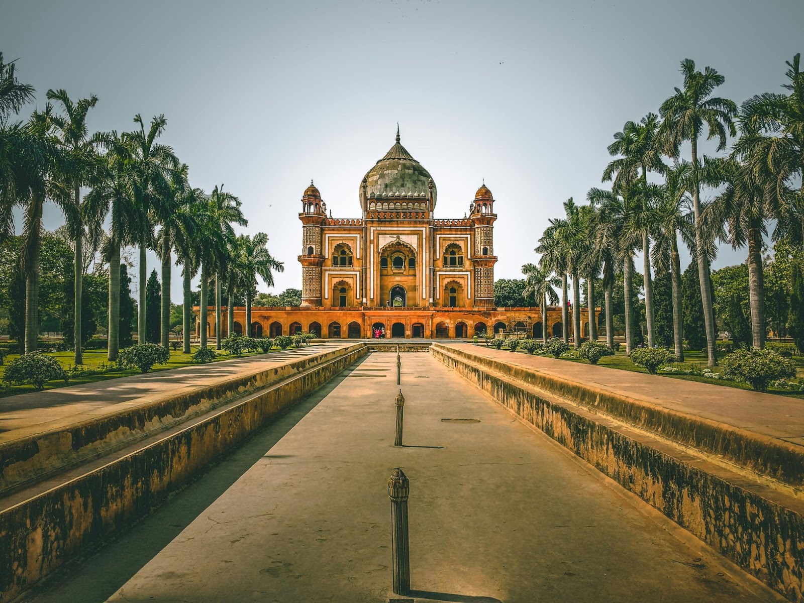 Heading from Delhi to Agra or Jaipur? How Can a Luxury Tempo Traveller Make the Journey Smoother?