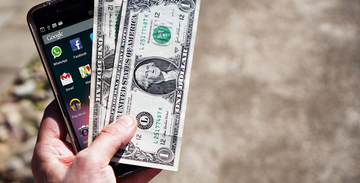 How to Become Money Savvy With the Right Use of Tech